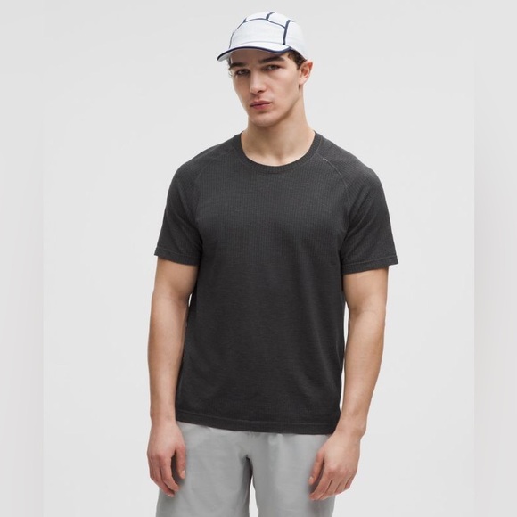 Lululemon Metal Vent Tech Short Sleeve 2.0 in Graphite Grey Size Large. - Picture 10 of 14